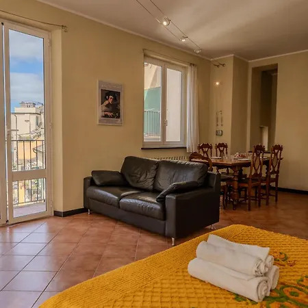 Lovingenoa House Apartment
